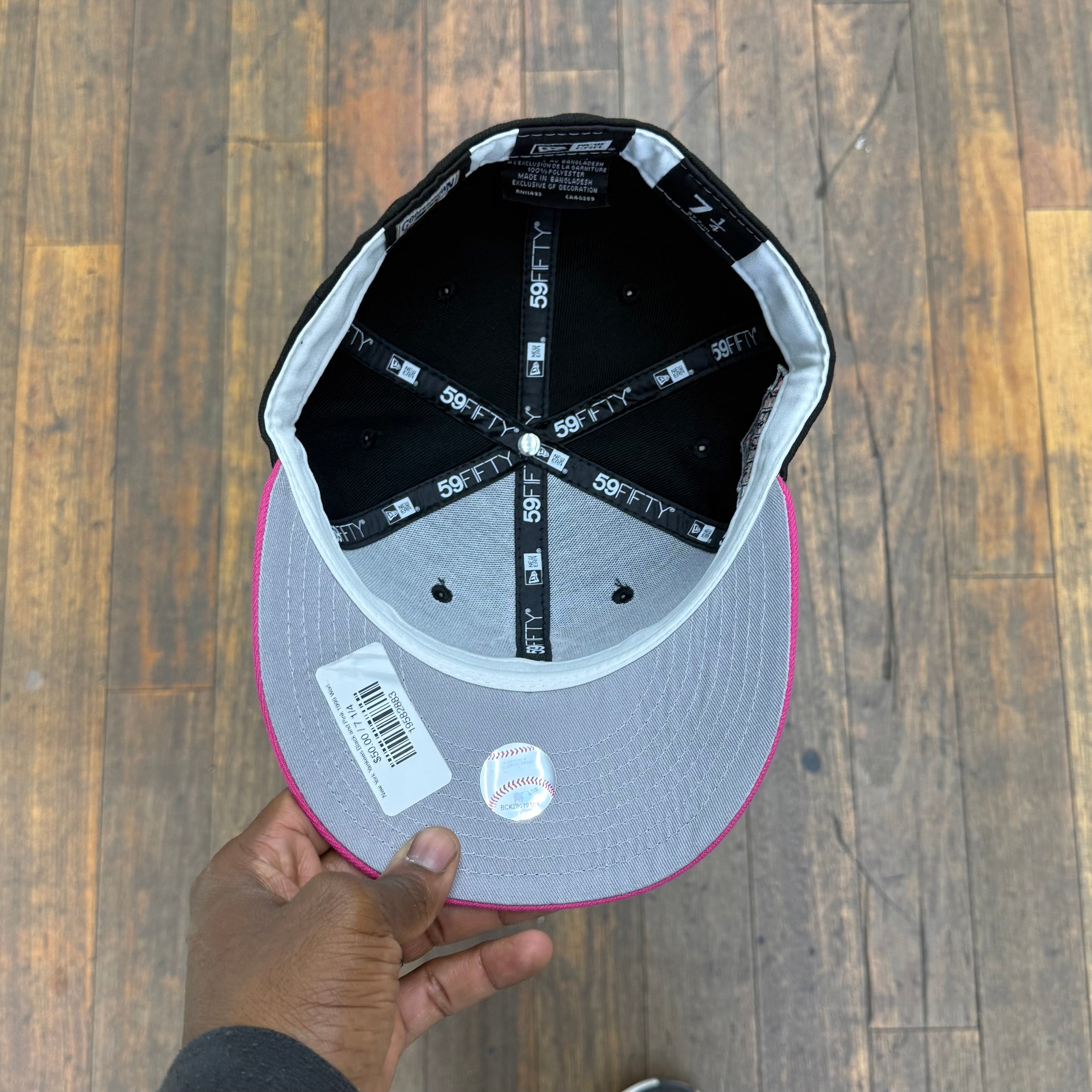 New York Yankees Black & Beetroot Pink 99 World Series Grey uv