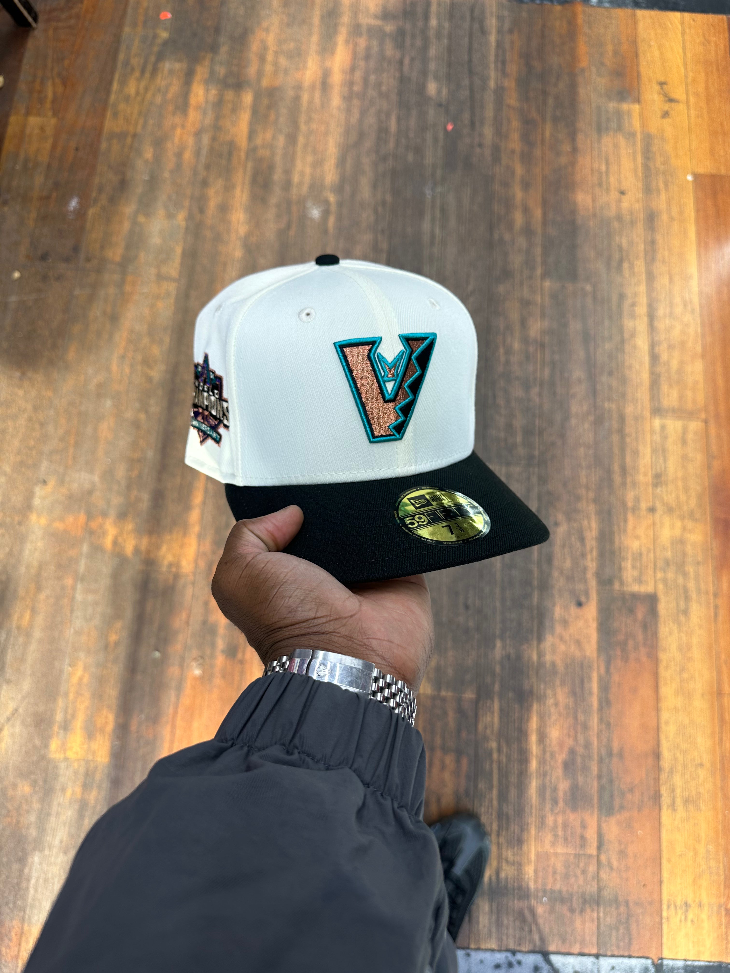 Arizona Diamond Backs Creme and Black Upside Down Logo