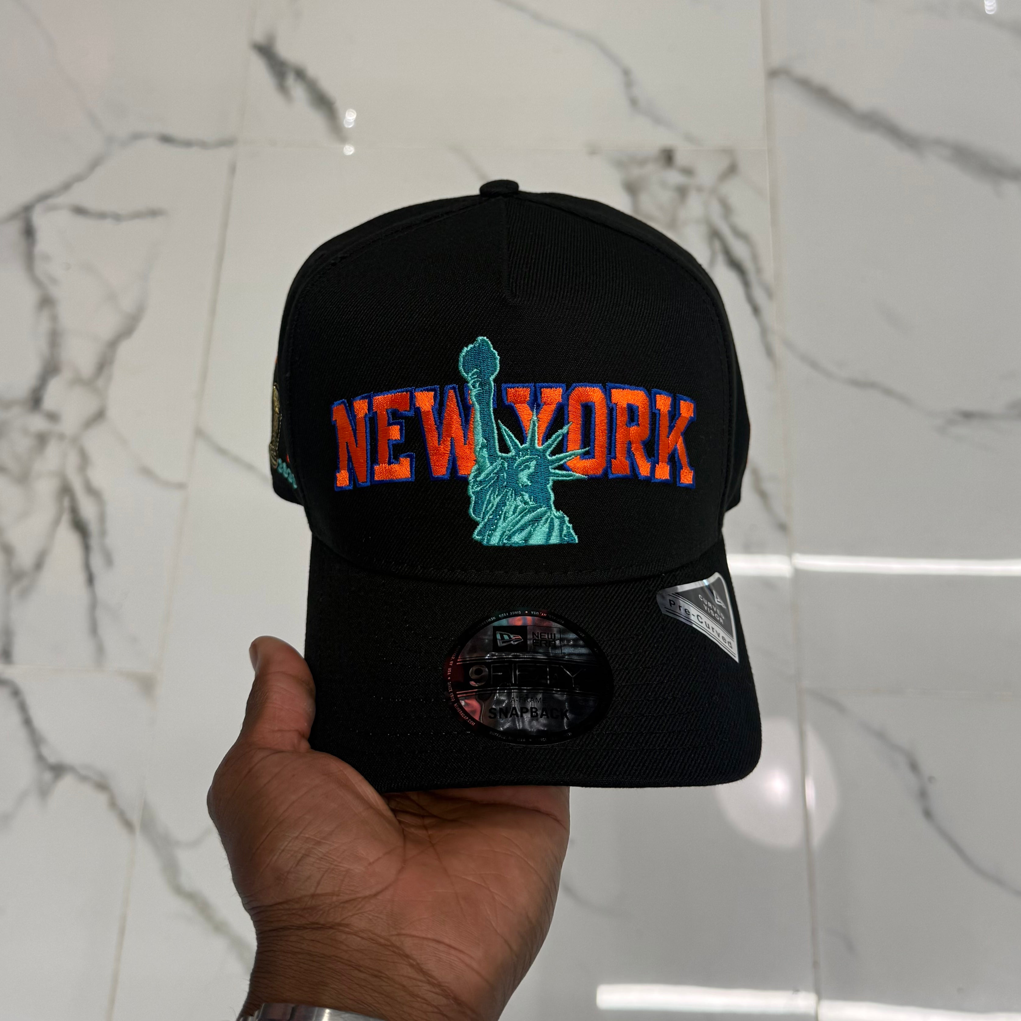 New York Knicks Black Statue Of Liberty 950 AFrame 2026 Champs Snap Back