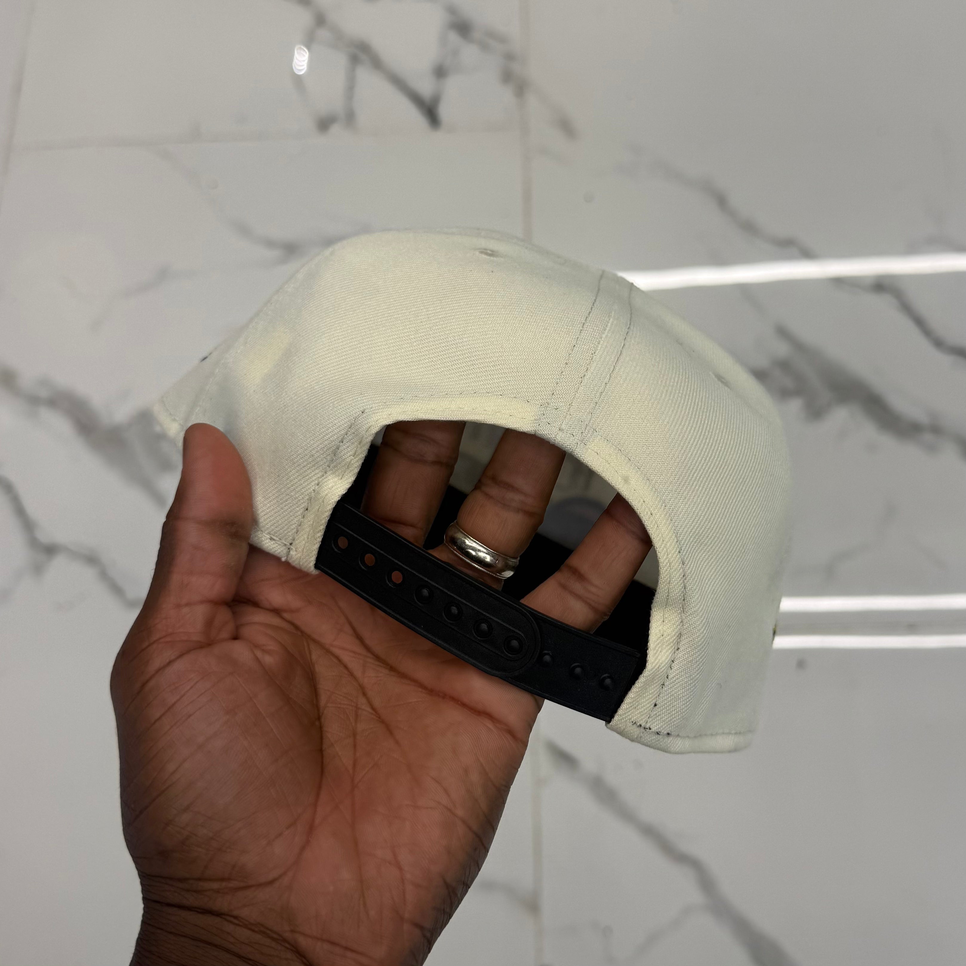 New York Knicks 950 Classic Creme and Black Champions 2026 Snap Back