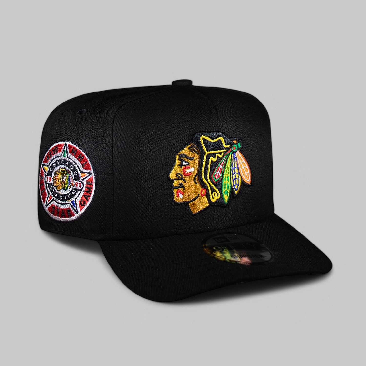 Chicago Black Hawks All Black 950 AFrame Snap Back