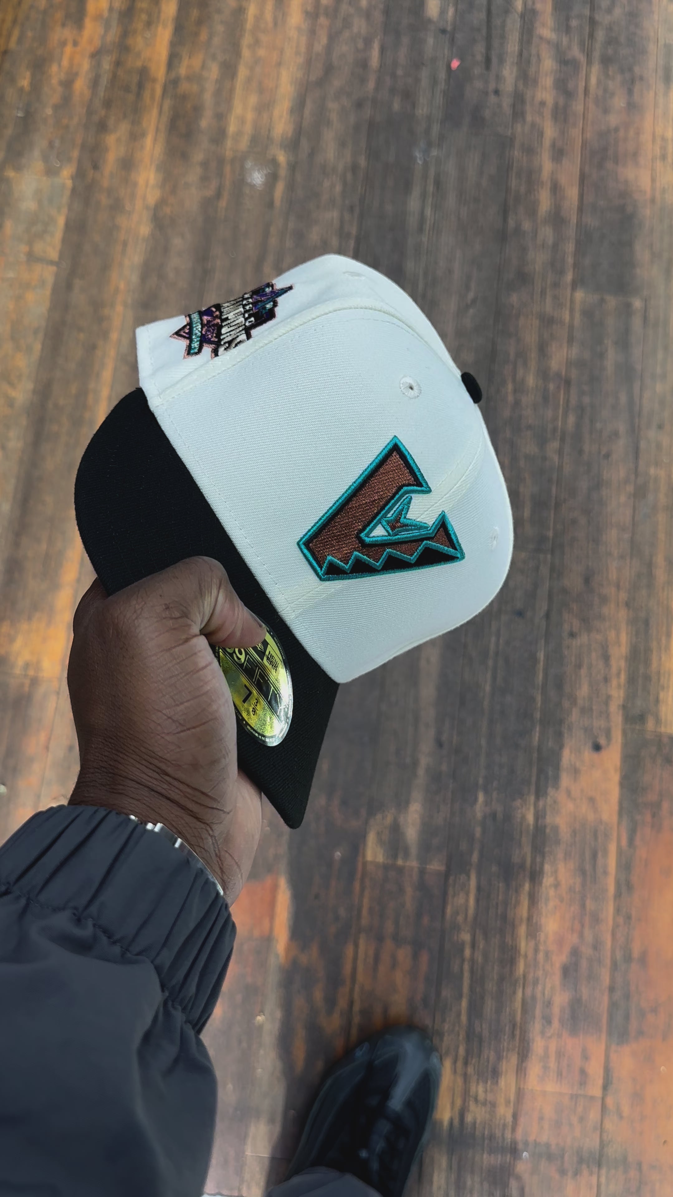 Arizona Diamond Backs Creme and Black Upside Down Logo